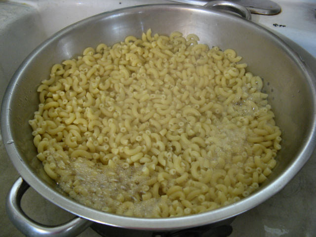 strainer full of pasta